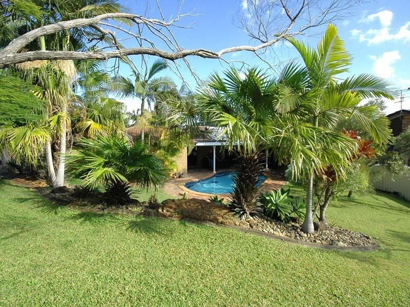 16 Darnel Street, Elanora QLD 4221