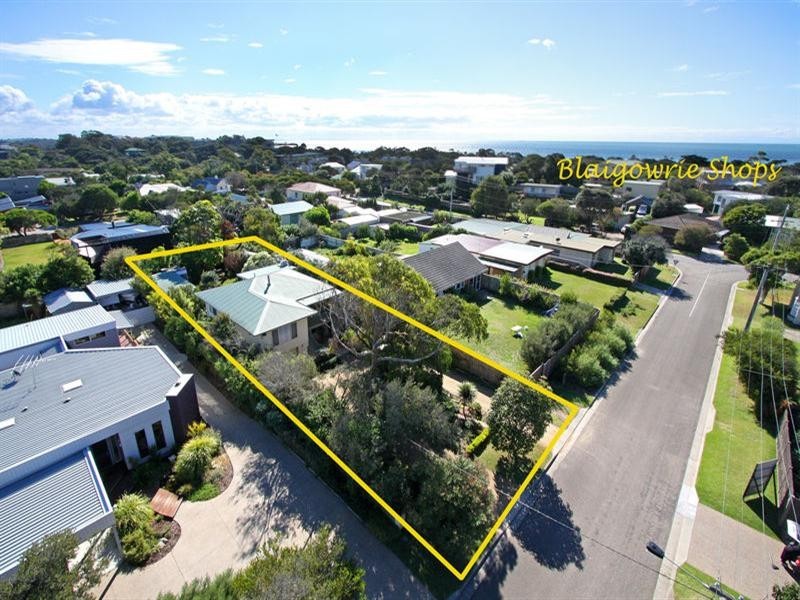 8 Maxwell Street, Blairgowrie VIC 3942