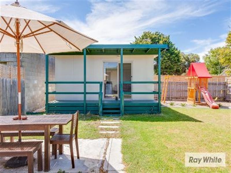 18 Meadow Avenue, Rye VIC 3941