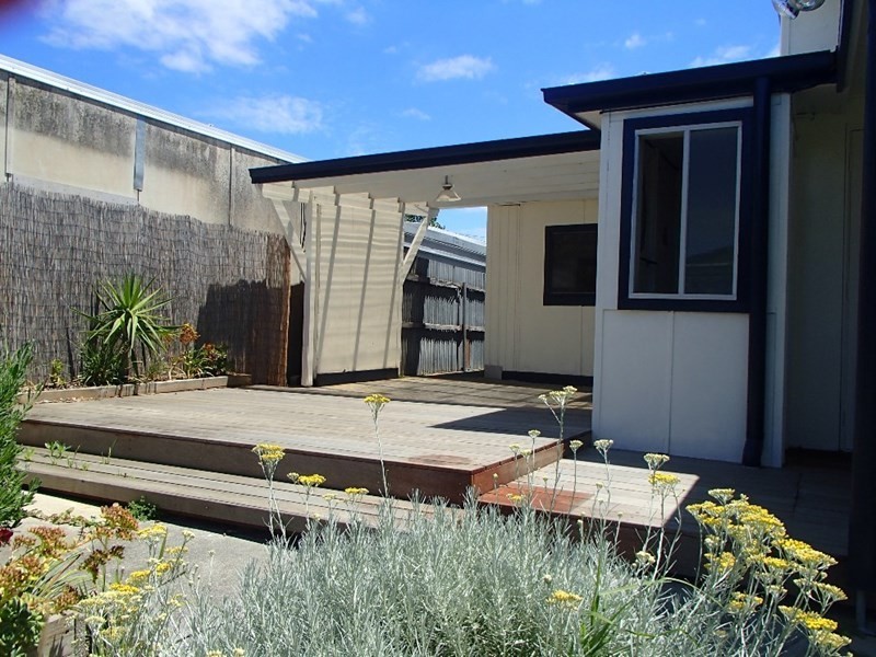 99 Third Avenue, Rosebud VIC 3939