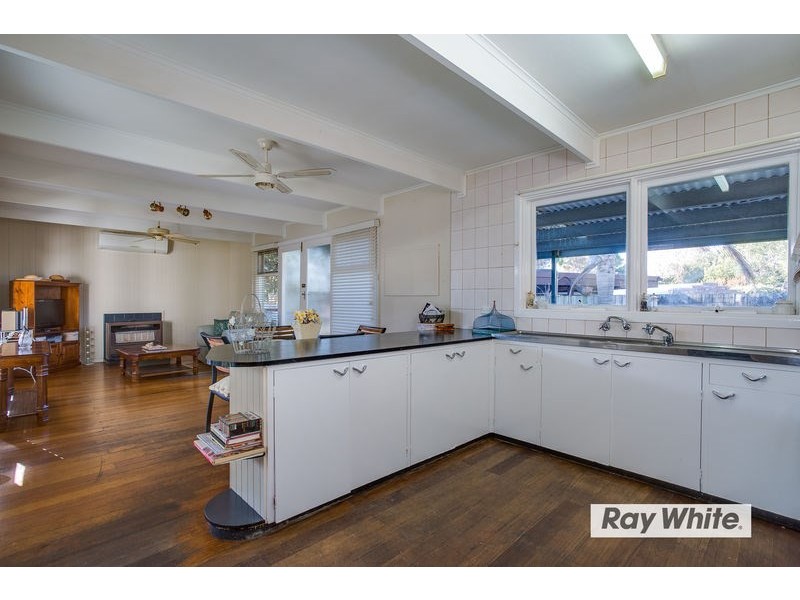 84 Broadway, Rosebud West VIC 3940