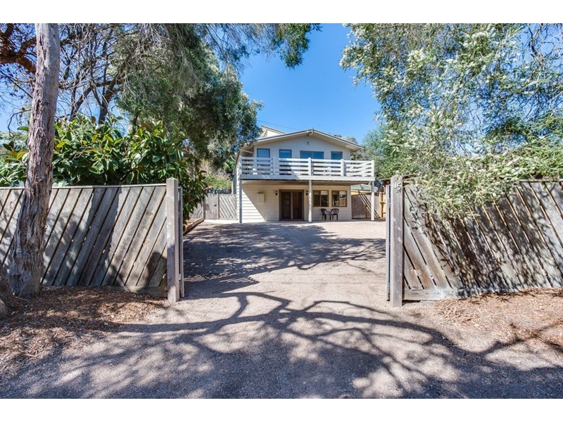 15 Roslyn Avenue, Rye VIC 3941