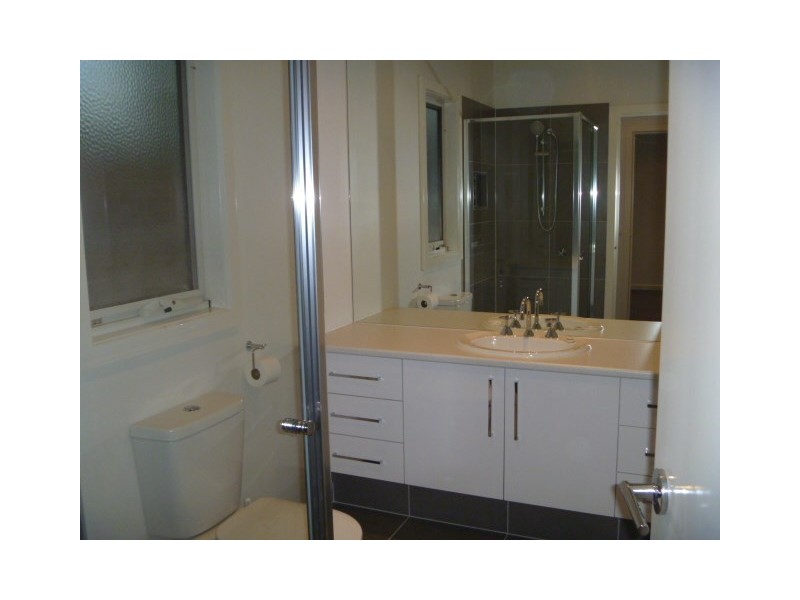 2/6 Banks Street, Mccrae VIC 3938