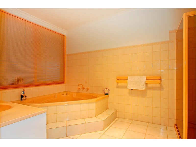 11 Overlea Avenue, Rosebud VIC 3939