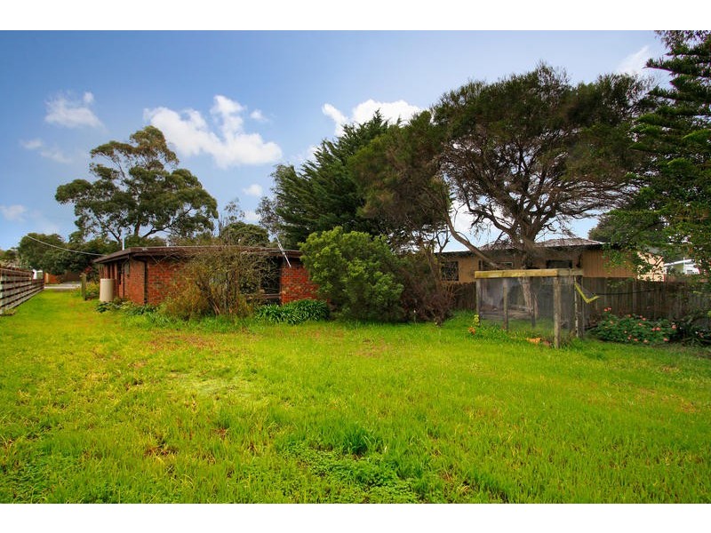 25 Capel Avenue, Rosebud West VIC 3940