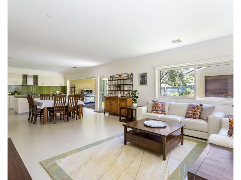 4 Daly Avenue, Rye VIC 3941