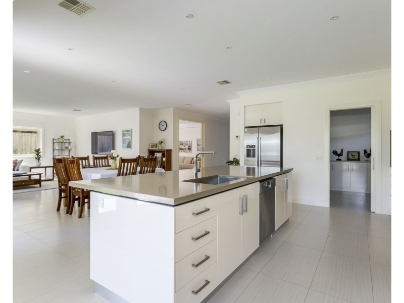 4 Daly Avenue, Rye VIC 3941