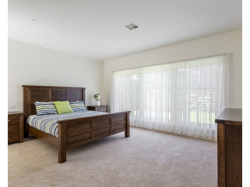 4 Daly Avenue, Rye VIC 3941