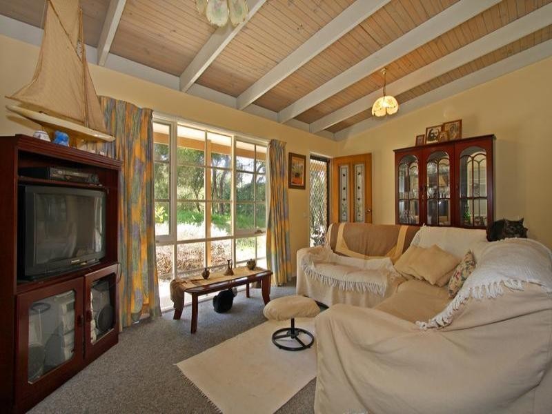 16 Betty Street, Rye VIC 3941