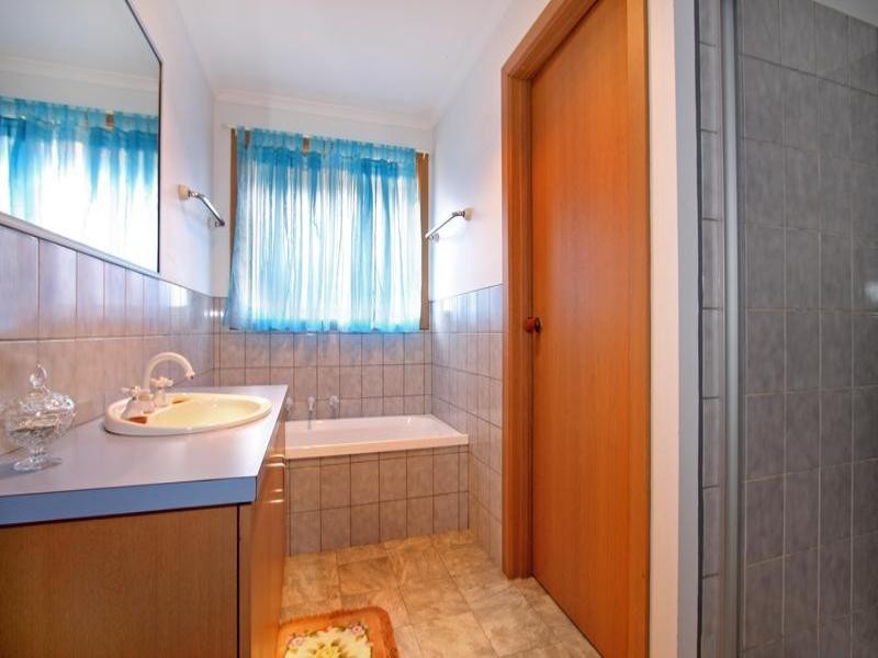 13 Hughes Road, Blairgowrie VIC 3942