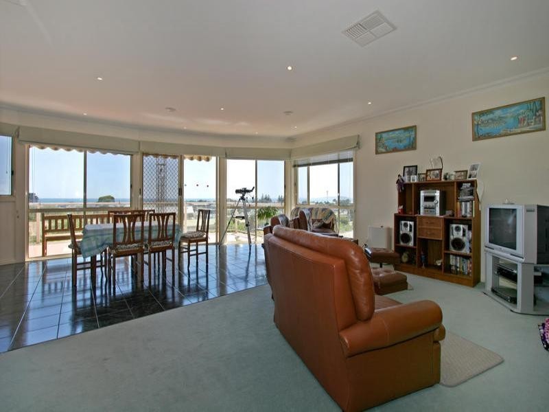 4 Sinclair Avenue, Rye VIC 3941