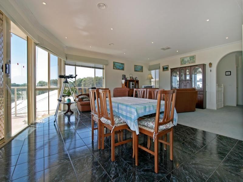 4 Sinclair Avenue, Rye VIC 3941