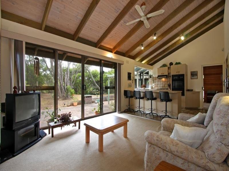 2 Carslake Avenue, Blairgowrie VIC 3942