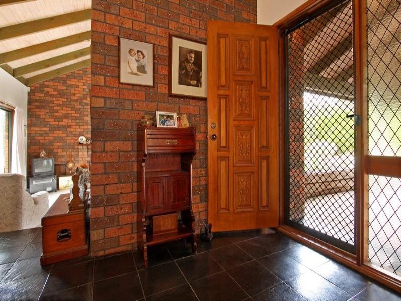 2 Carslake Avenue, Blairgowrie VIC 3942