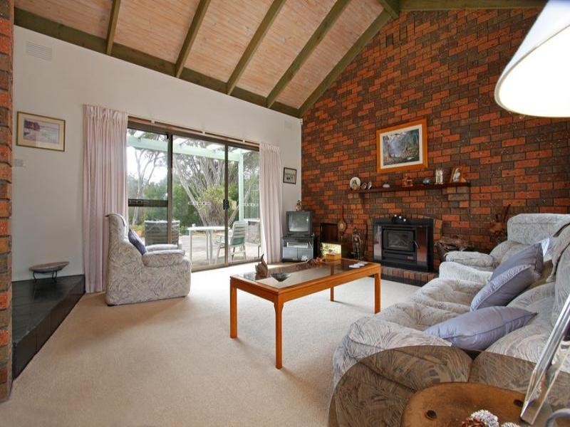 2 Carslake Avenue, Blairgowrie VIC 3942