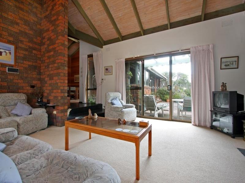 2 Carslake Avenue, Blairgowrie VIC 3942