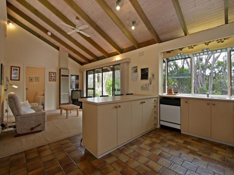 2 Carslake Avenue, Blairgowrie VIC 3942