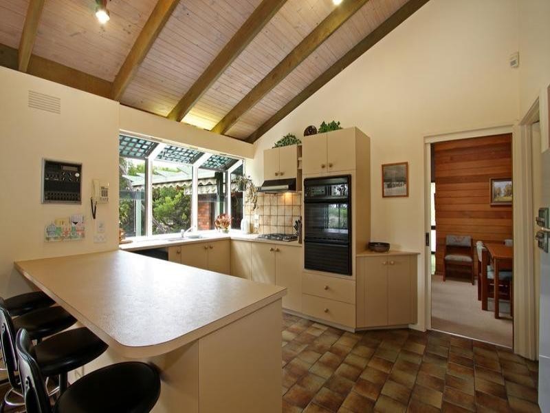 2 Carslake Avenue, Blairgowrie VIC 3942