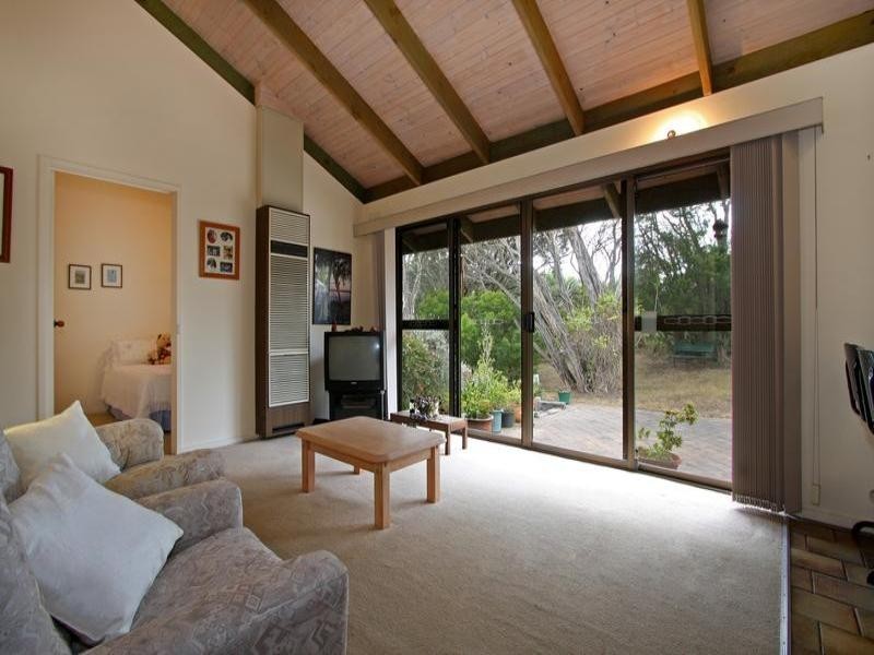 2 Carslake Avenue, Blairgowrie VIC 3942