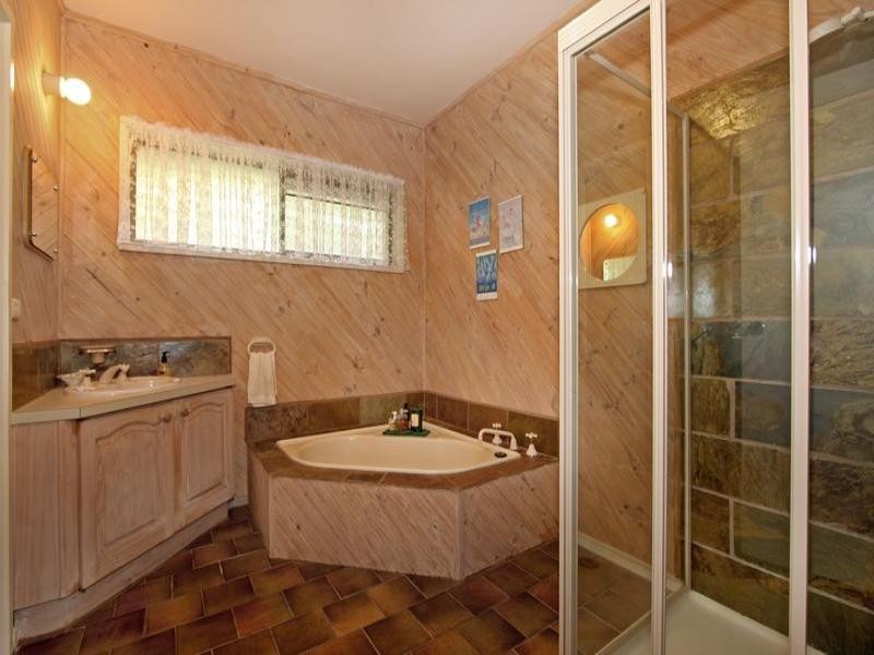 2 Carslake Avenue, Blairgowrie VIC 3942