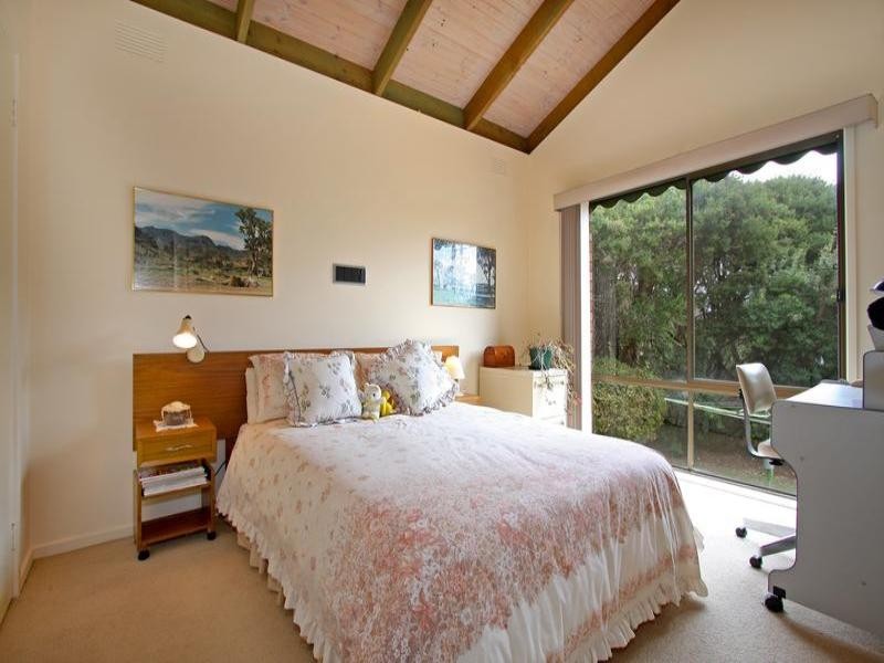 2 Carslake Avenue, Blairgowrie VIC 3942