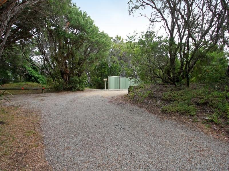 2 Carslake Avenue, Blairgowrie VIC 3942