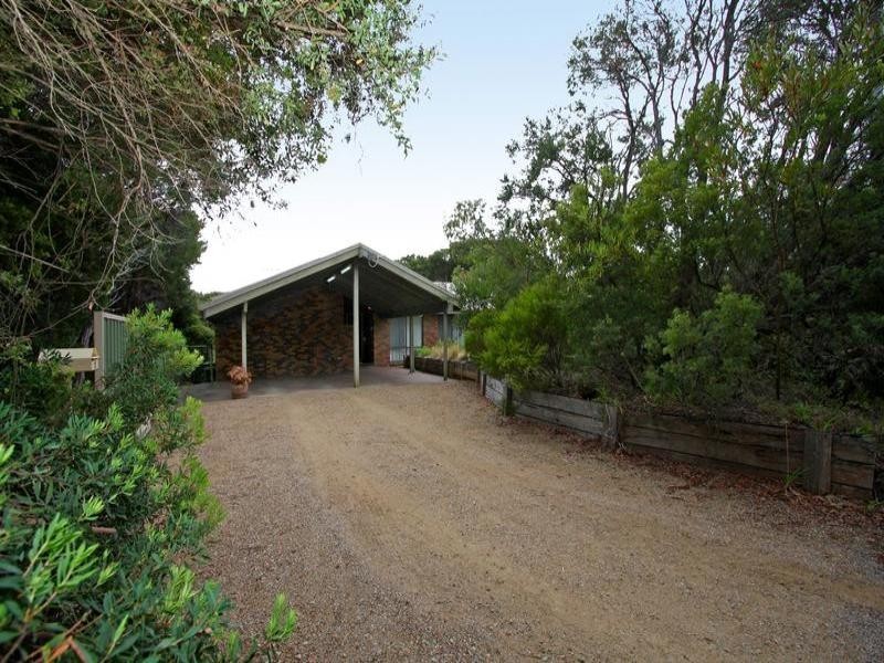 2 Carslake Avenue, Blairgowrie VIC 3942