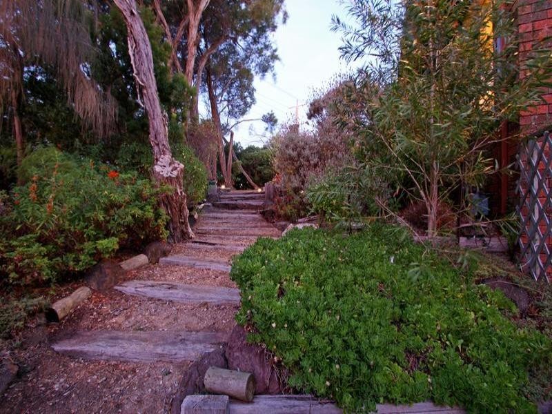 2 Carslake Avenue, Blairgowrie VIC 3942