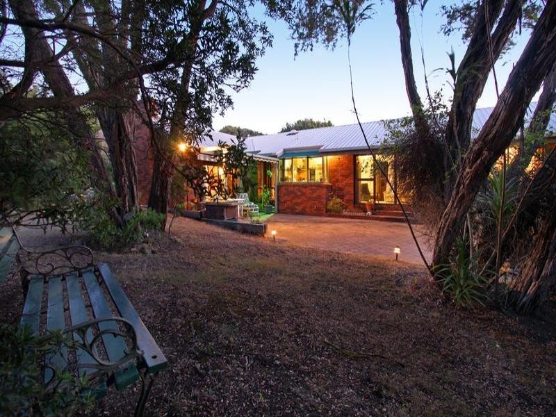 2 Carslake Avenue, Blairgowrie VIC 3942