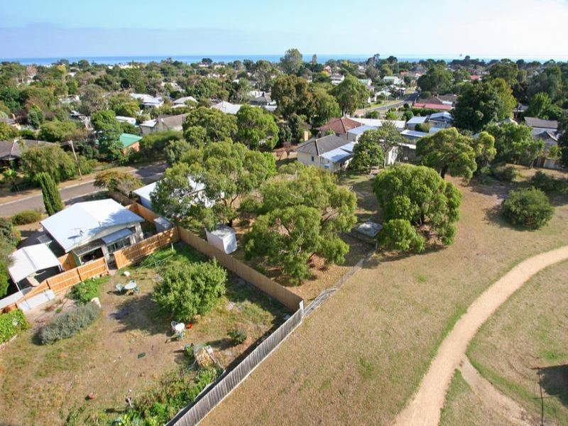 4 Leon Avenue, Rosebud VIC 3939