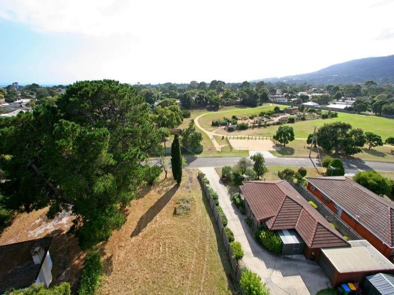 4 Leon Avenue, Rosebud VIC 3939