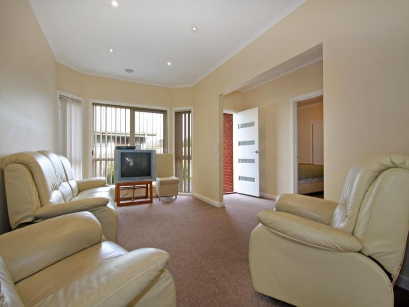 2/48 Broadway, Rosebud West VIC 3940