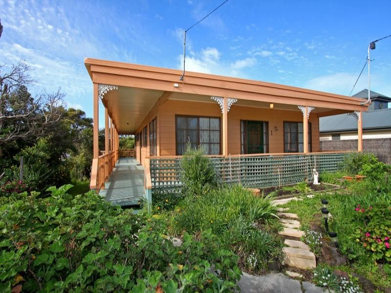 1 Hilltop Avenue, Blairgowrie VIC 3942