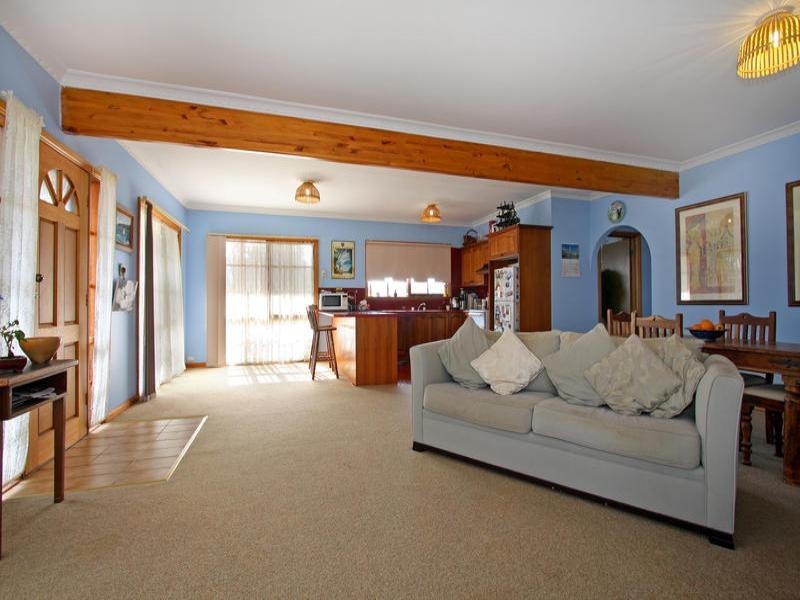 1 Hilltop Avenue, Blairgowrie VIC 3942