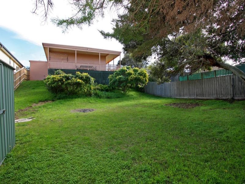 1 Hilltop Avenue, Blairgowrie VIC 3942