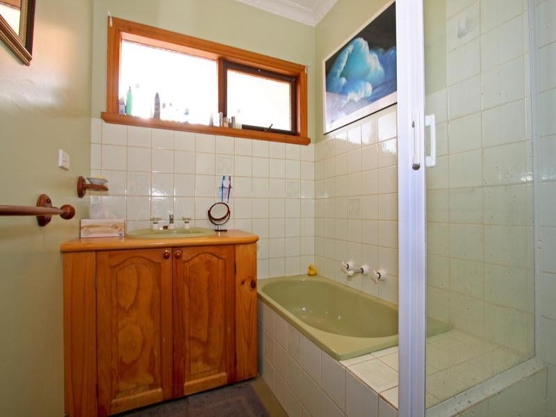 1 Hilltop Avenue, Blairgowrie VIC 3942