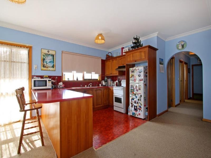 1 Hilltop Avenue, Blairgowrie VIC 3942