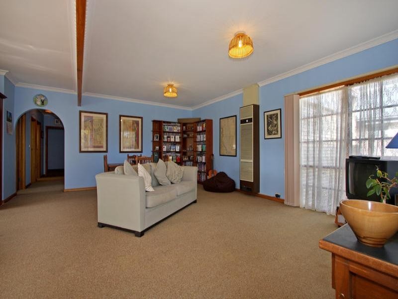 1 Hilltop Avenue, Blairgowrie VIC 3942