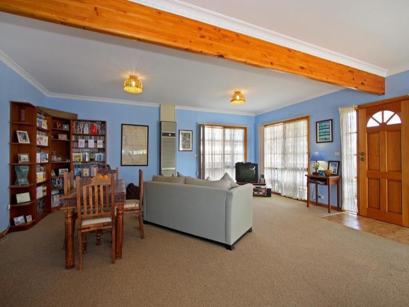 1 Hilltop Avenue, Blairgowrie VIC 3942