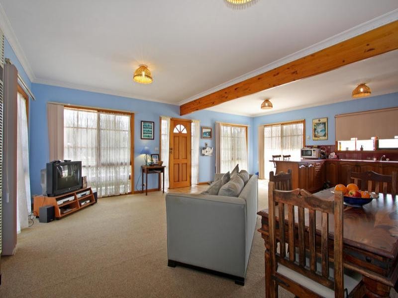 1 Hilltop Avenue, Blairgowrie VIC 3942