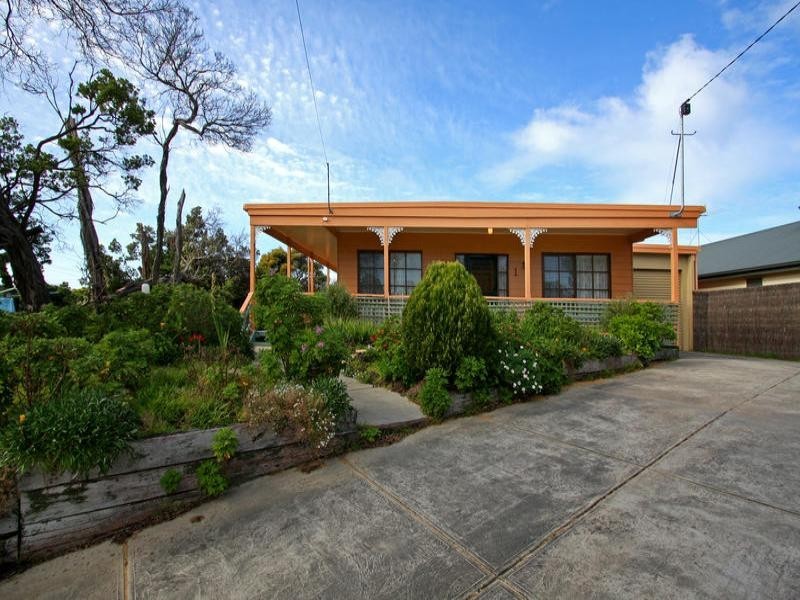 1 Hilltop Avenue, Blairgowrie VIC 3942