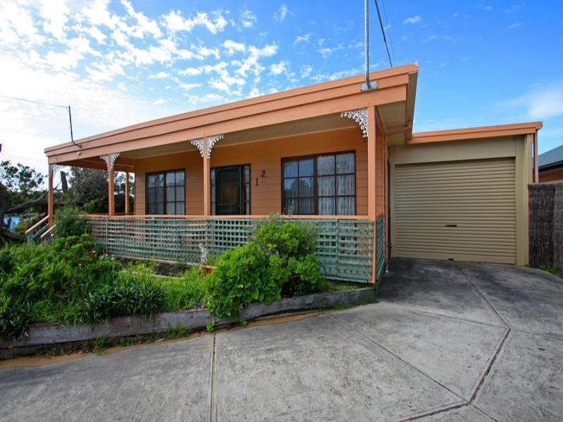 1 Hilltop Avenue, Blairgowrie VIC 3942