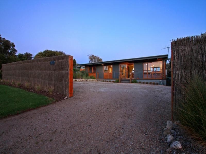 17 Cooraminta Road, Rye VIC 3941