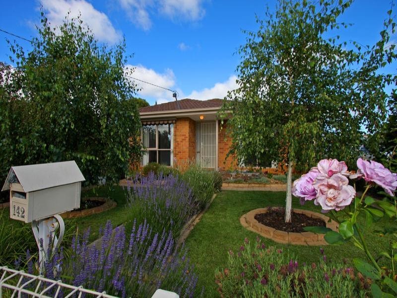 142 Seventh Avenue, Rosebud VIC 3939