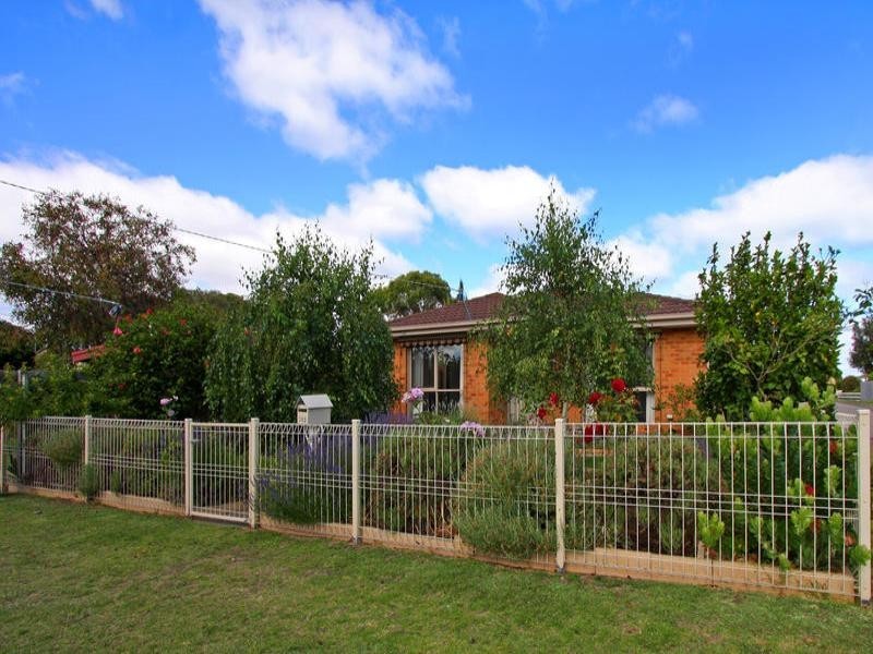 142 Seventh Avenue, Rosebud VIC 3939