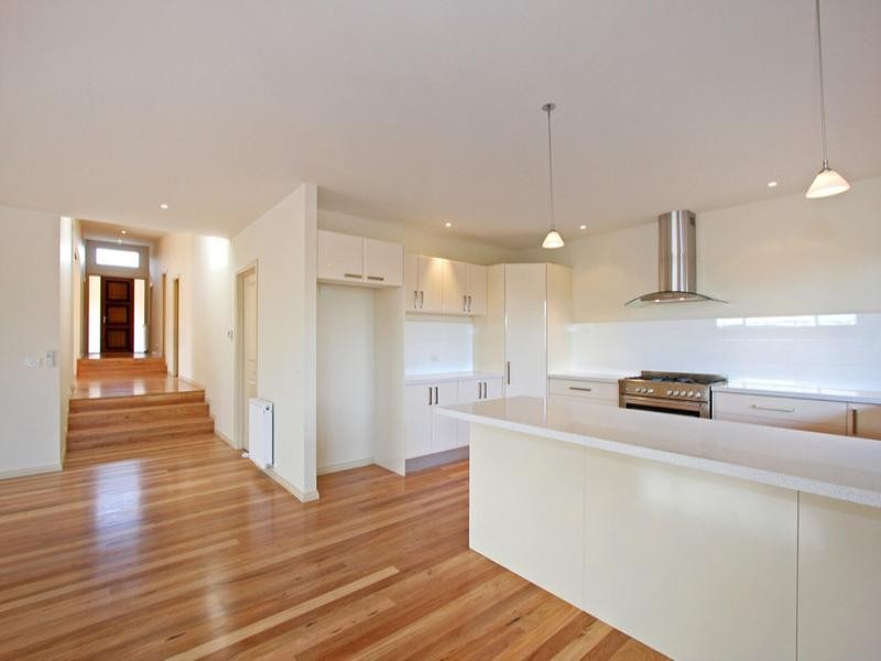 8 Elaine Road, Rye VIC 3941