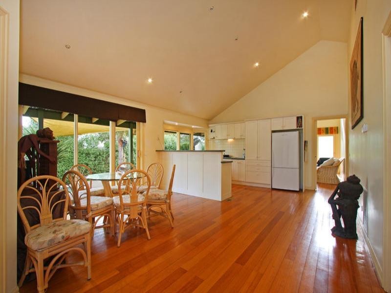 18 Warrain Avenue, Rosebud VIC 3939