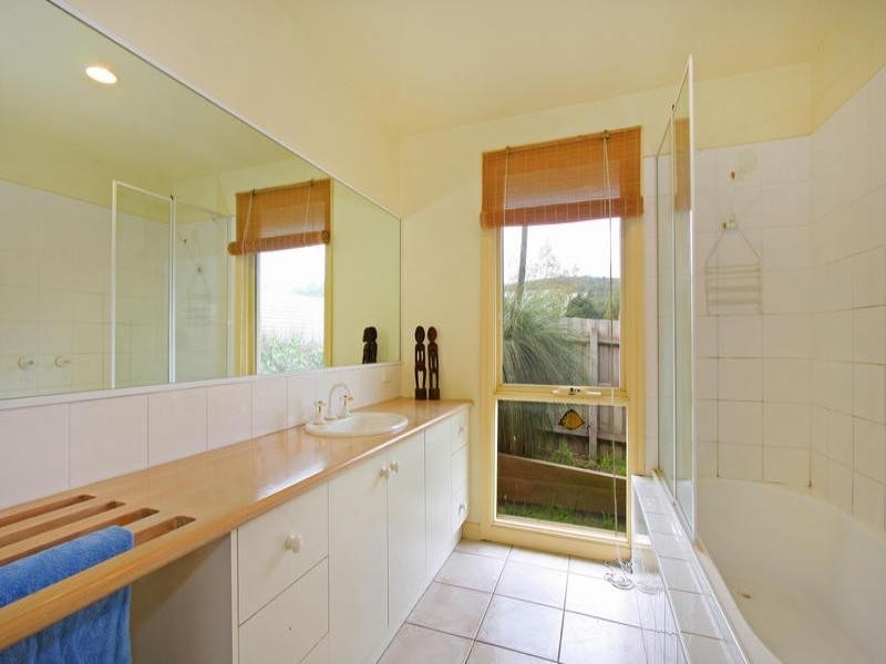 18 Warrain Avenue, Rosebud VIC 3939