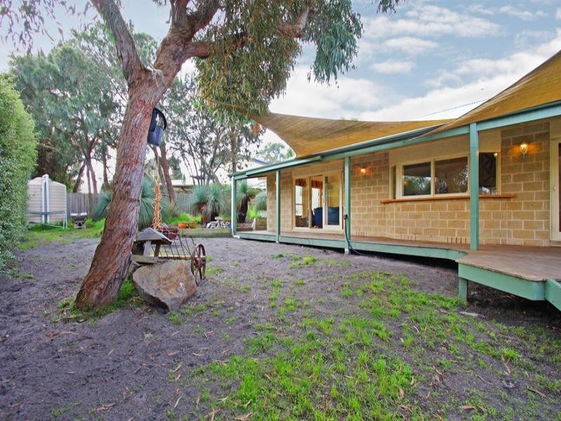 18 Warrain Avenue, Rosebud VIC 3939