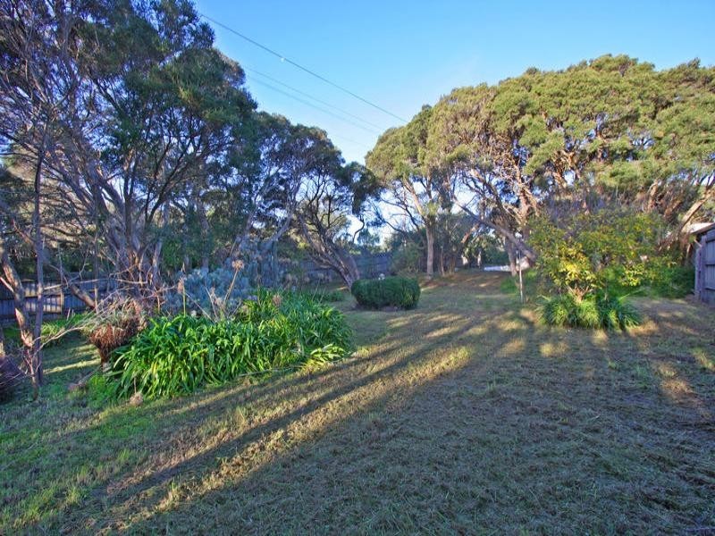 2 Hilltop Avenue, Blairgowrie VIC 3942